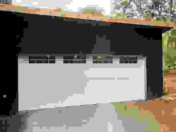 Portones Patagonia Garages & sheds White