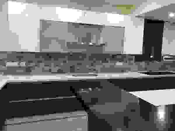 classicspaceinterior CozinhaArmários e estantes contraplacado Efeito de madeira