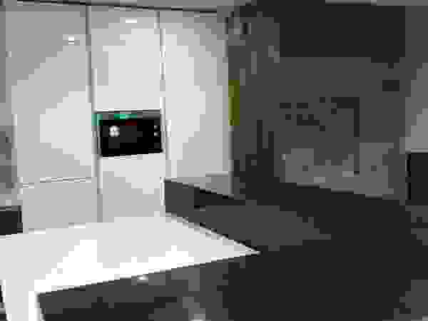 classicspaceinterior CozinhaArmários e estantes contraplacado Efeito de madeira