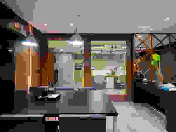 Studio Ideação Ruang Komersial Modern