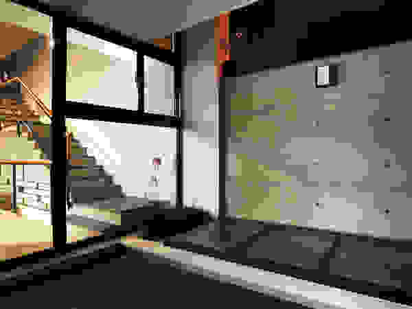 黃耀德建築師事務所 Adermark Design Studio Стіни