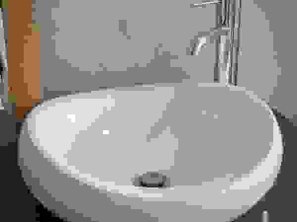 osb arquitectos BathroomSinks White