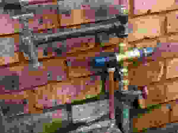 Centurion Plumbers Rooihuiskraal 0714866959 (No Call Out Fee) Комерційні простори Метал Червоний