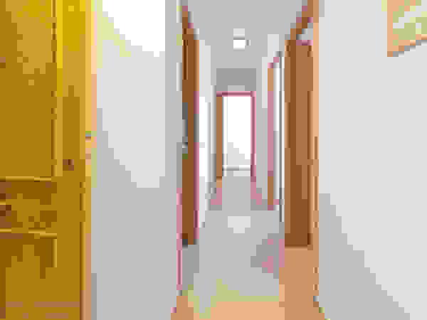 Home Staging Tarragona - Deco Interior Tropical style corridor, hallway & stairs