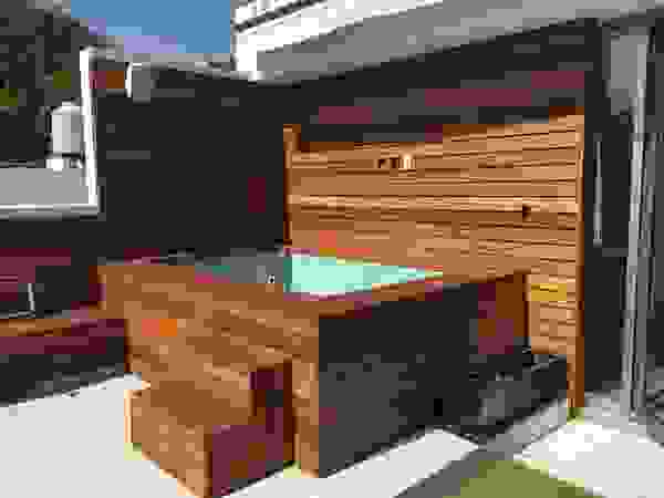 Onice Pisos y Decoracion Modern style balcony, porch & terrace Solid Wood