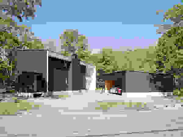 atelier137 ARCHITECTURAL DESIGN OFFICE Scandinavian style houses Iron/Steel Black