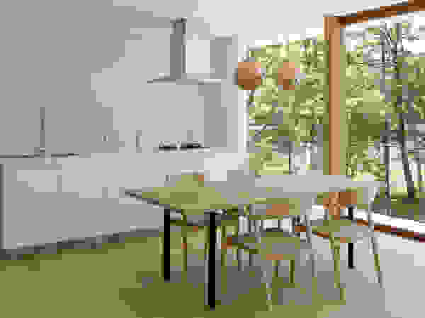 atelier137 ARCHITECTURAL DESIGN OFFICE Scandinavian style kitchen White