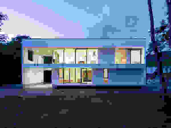 atelier137 ARCHITECTURAL DESIGN OFFICE Single family home Glass White