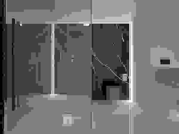 Dmitriy Khanin Minimalist bathroom