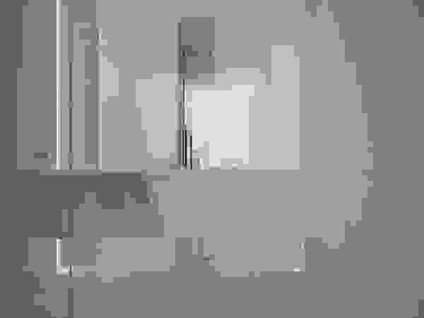 Dmitriy Khanin Minimalist bathroom