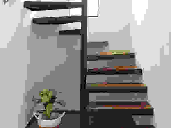 Taller Onze Лестницы