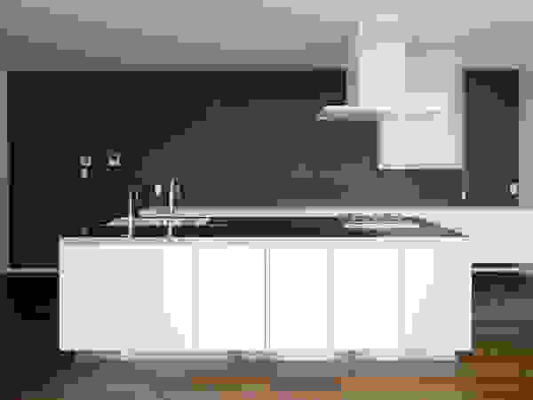 atelier137 ARCHITECTURAL DESIGN OFFICE Built-in kitchens White