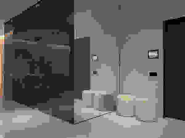 Dmitriy Khanin Minimalist corridor, hallway & stairs
