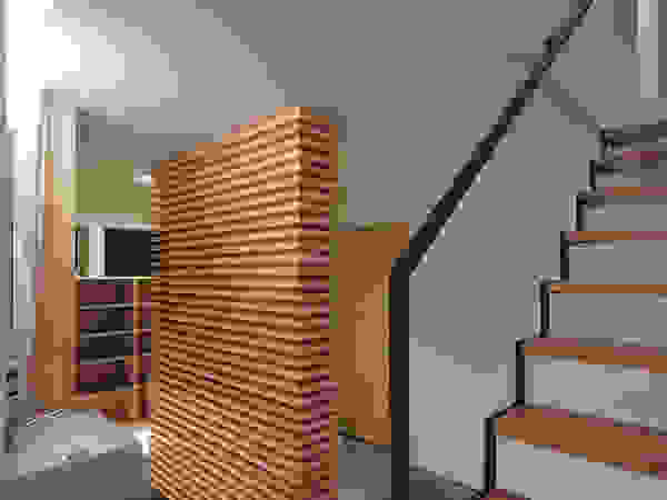 一級建築士事務所 Atelier Casa Modern Corridor, Hallway and Staircase Wood