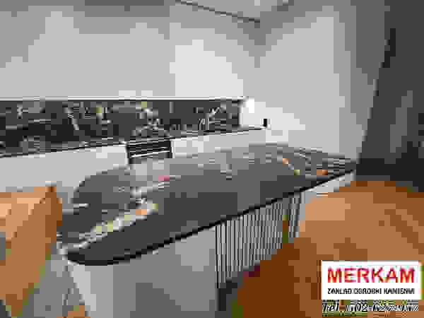 Merkam - Łódź ul. Św. Jerzego 9 КухняСтільниці Камінь Червоний