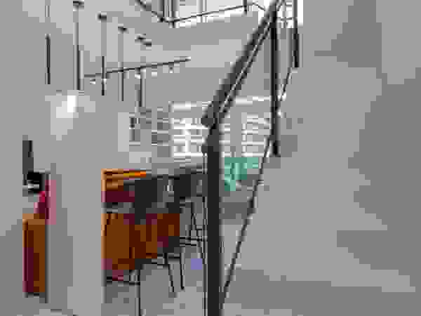 Spazhio Croce Interiores Corridor, hallway & stairsStairs Porselen White