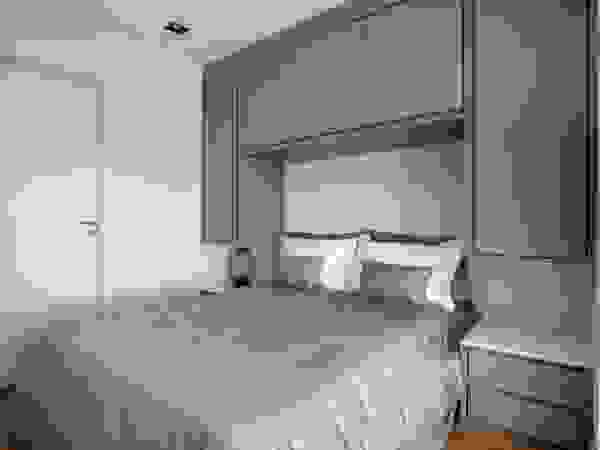 Spazhio Croce Interiores BedroomWardrobes & closets Kayu Grey
