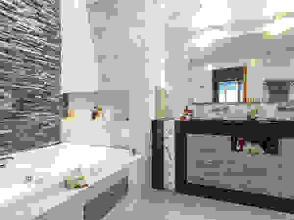 SANTIAGO PARDO ARQUITECTO Modern Bathroom