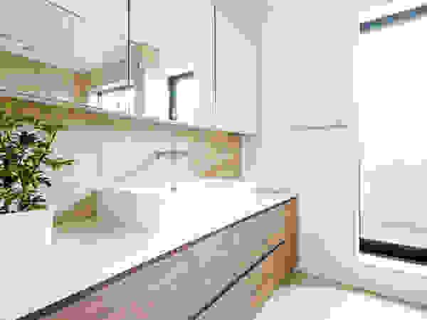 TERAJIMA ARCHITECTS/テラジマアーキテクツ Modern bathroom