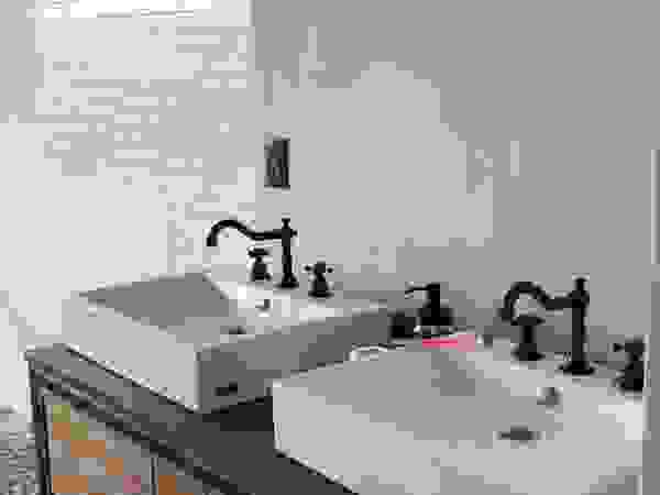 Arquitecto Rafael Viana Balbi - CDMX + Rio de Janeiro Classic style bathroom Tiles White