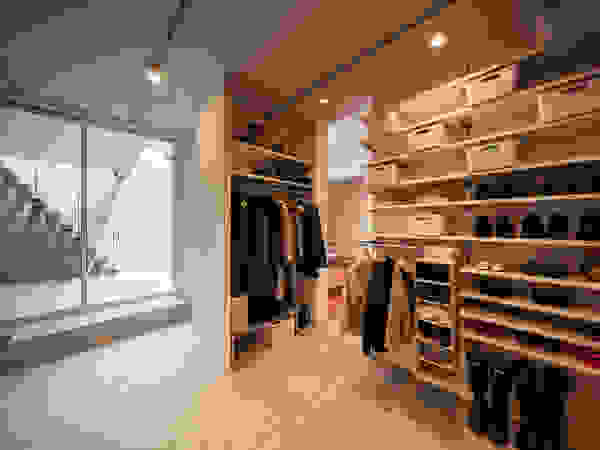 株式会社seki.design Modern dressing room