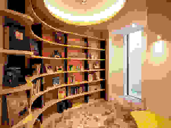 株式会社seki.design Modern corridor, hallway & stairs