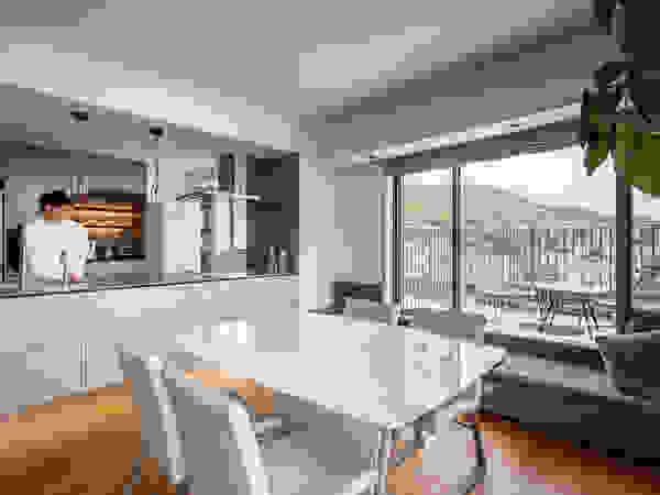 株式会社seki.design Modern dining room