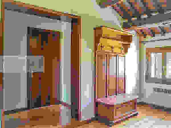Agenzia Studio Quinto Colonial style corridor, hallway& stairs