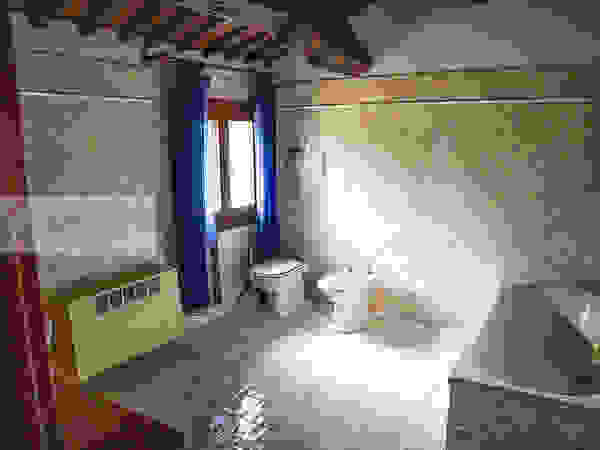 Agenzia Studio Quinto Colonial style bathroom