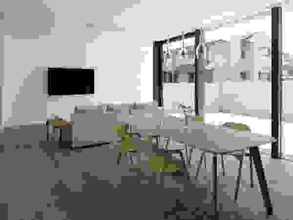 atelier137 ARCHITECTURAL DESIGN OFFICE Modern living room Tiles Grey