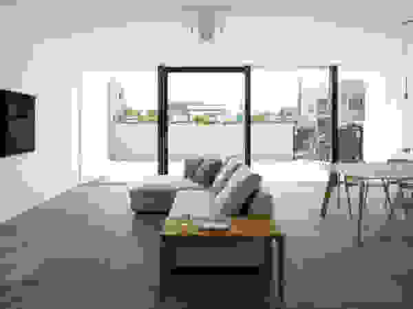 atelier137 ARCHITECTURAL DESIGN OFFICE Modern living room Glass Transparent
