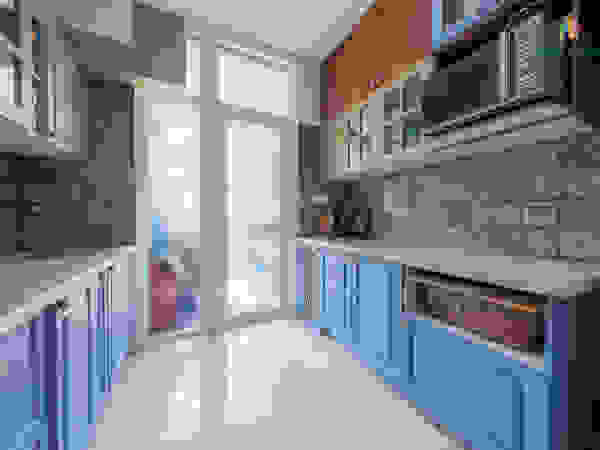 Parallel Kitchen DECOR DREAMS Classic style kitchen