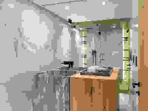 Sulkin Askenazi Modern bathroom
