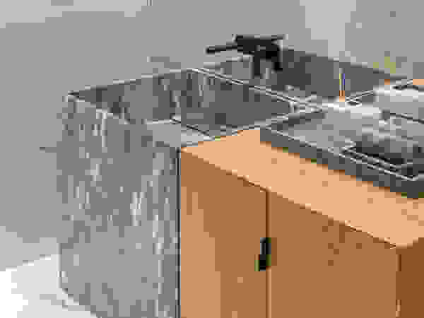 Sulkin Askenazi Modern bathroom
