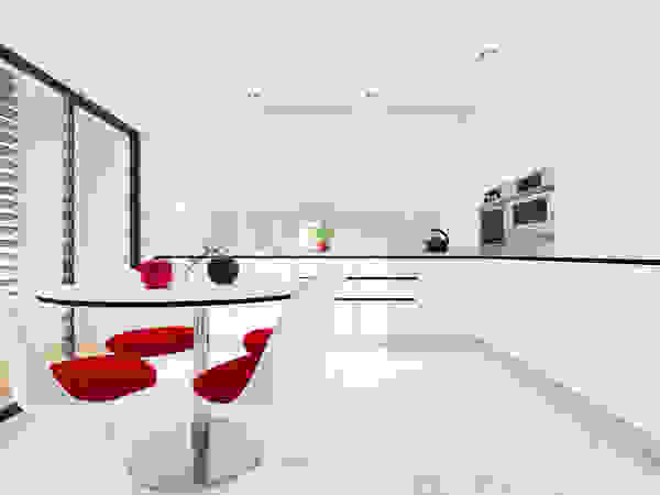 Propriété Générale International Real Estate Modern kitchen