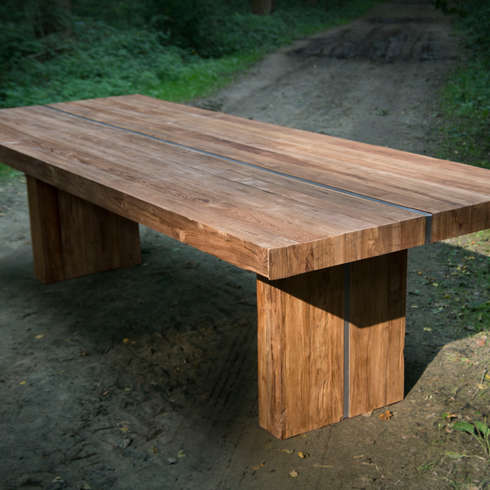 Een rustieke keukentafel, het hart van het huis