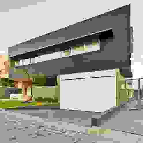 fachada Excelencia en Diseño Casas de estilo minimalista