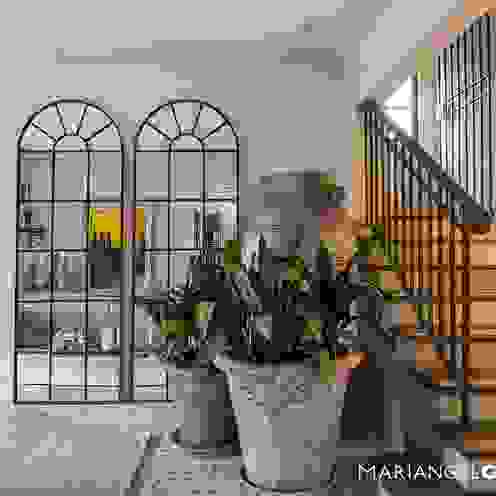 Vestíbulo MARIANGEL COGHLAN Pasillos, vestíbulos y escaleras modernos