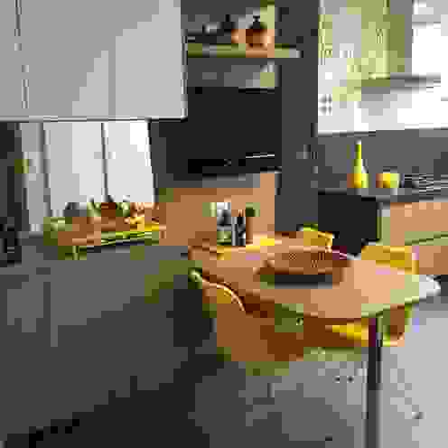 Cozinha charmosa, Adriana Fiali e Rose Corsini - FICODesign Adriana Fiali e Rose Corsini - FICODesign Modern style kitchen