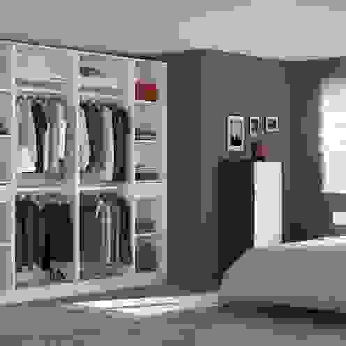 Placard-Dressing dans une chambre d'adulte, Centimetre.com Centimetre.com Minimalist dressing room Storage