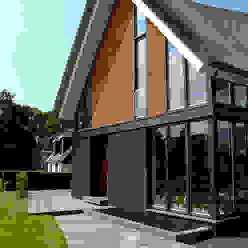 Omgeving & functionaliteit verbonden in een verbazingwekkende villa in Vinkeveen, MEF Architect MEF Architect Дома в стиле модерн