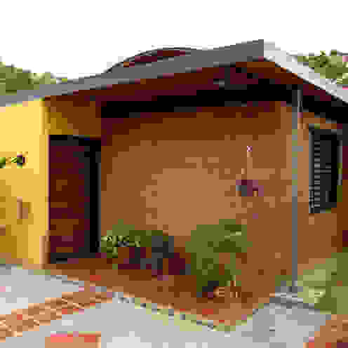 CASA 3-64. VIVIENDA UNIFAMILIAR. Barquisimeto, Venezuela., YUSO YUSO Classic style houses