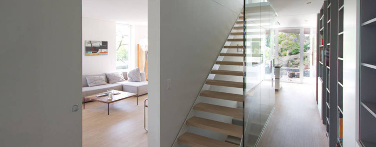 Casa Locarno, designyougo - architects and designers designyougo - architects and designers Mediterranean corridor, hallway & stairs Wood Wood effect