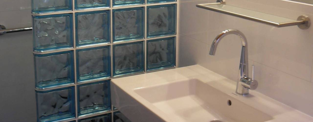 Duschwand aus Glasbausteinen , tritschler glasundform tritschler glasundform Modern bathroom
