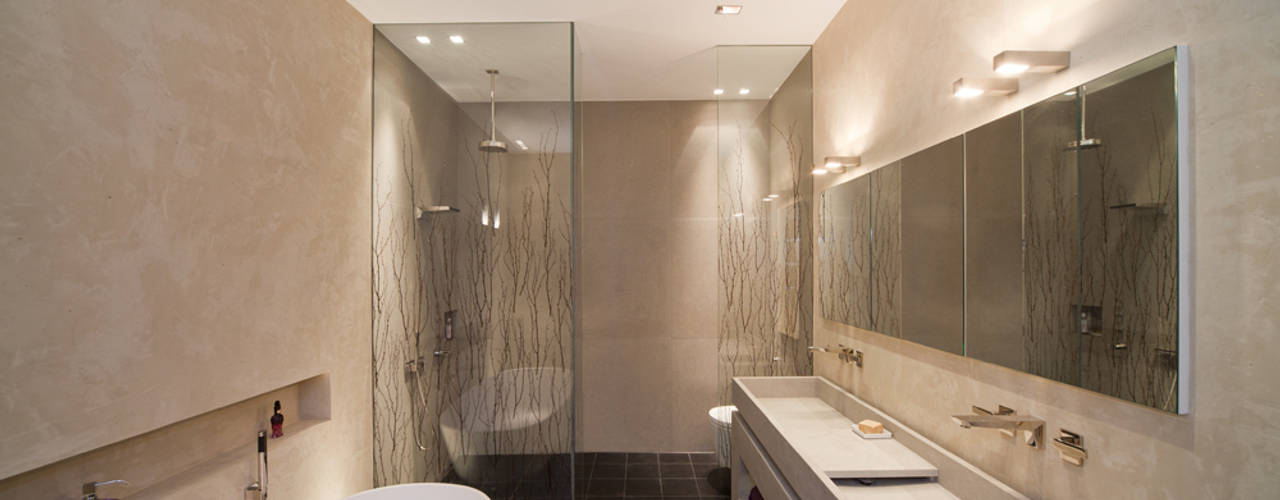 Badezimmer mit Mineralputz veredelt, Einwandfrei - innovative Malerarbeiten oHG Einwandfrei - innovative Malerarbeiten oHG Casas de banho modernas