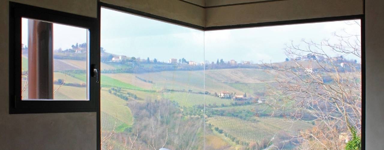 Il casale si mimetizza: Parla il linguaggio del mondo circostante, Fabio Barilari Architetti Fabio Barilari Architetti Jardines de invierno de estilo industrial