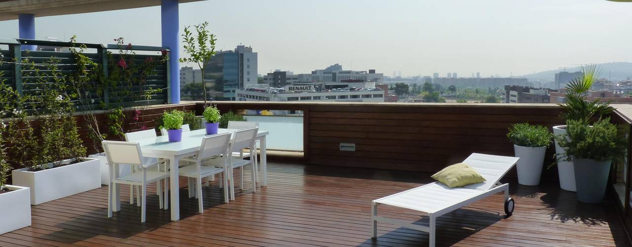 ​REMODELACIÓN DE TERRAZAS Y INTERIOR DE UN ÁTICO EN ESPLUGUES DE LLOBREGAT, Taller de Paisatge Taller de Paisatge Varandas, marquises e terraços mediterrânicos