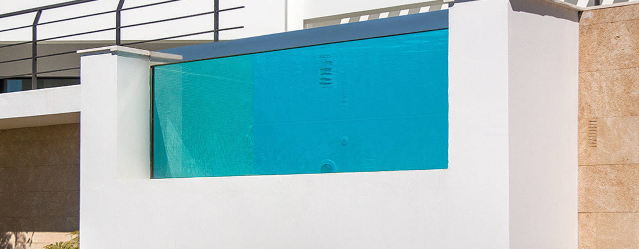 Piscina con pared de cristal, Gunitec Concept Pools Gunitec Concept Pools Jardines