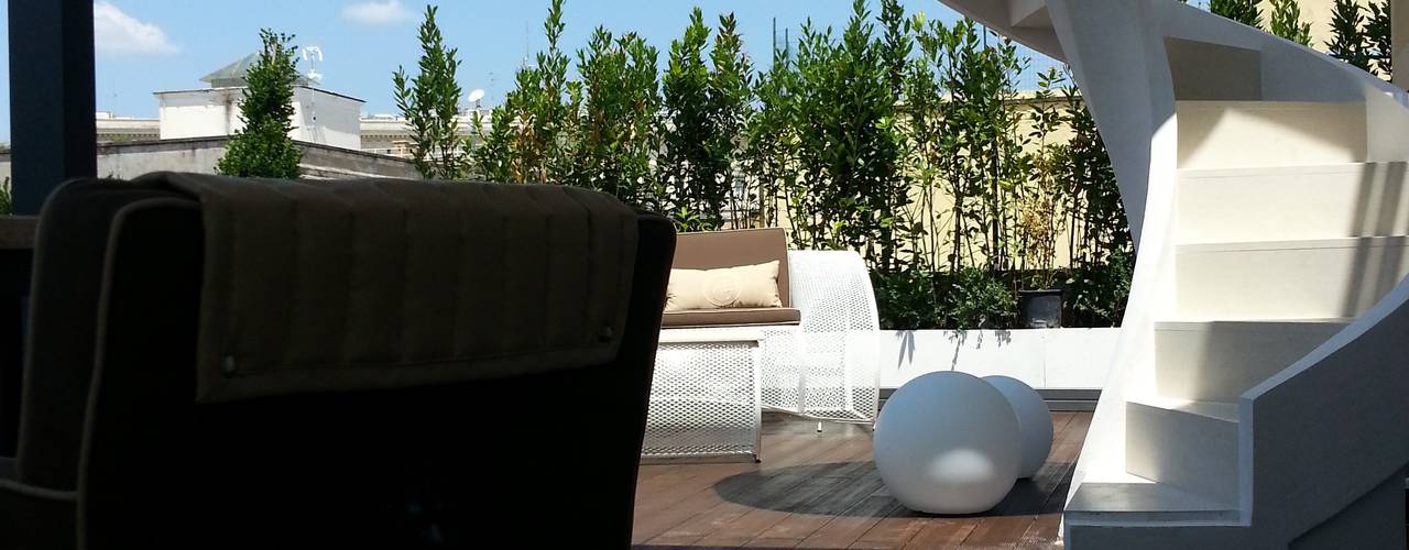 Shiny House, ADLsolutions ADLsolutions Balcony, veranda & terrace