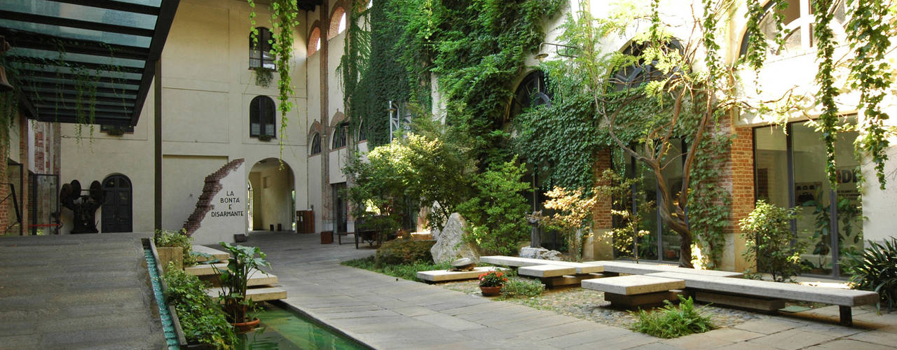 Entrance to SER.MI.G Chapel, Comoglio Architetti Comoglio Architetti Garden